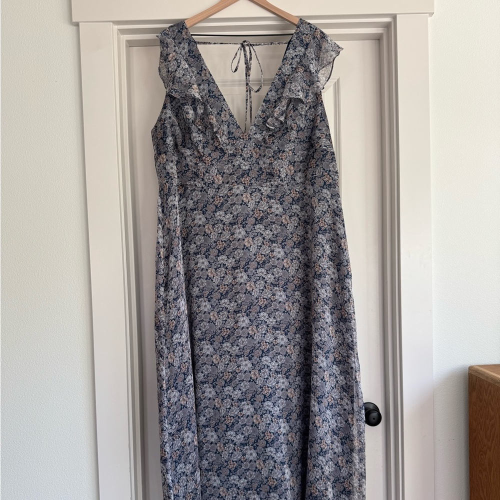 Elegant Floral V-Neck Maxi Dress
